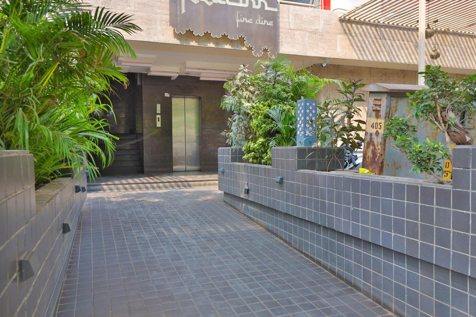 Hotel The Grand Suites Ahmedabad Esterno foto