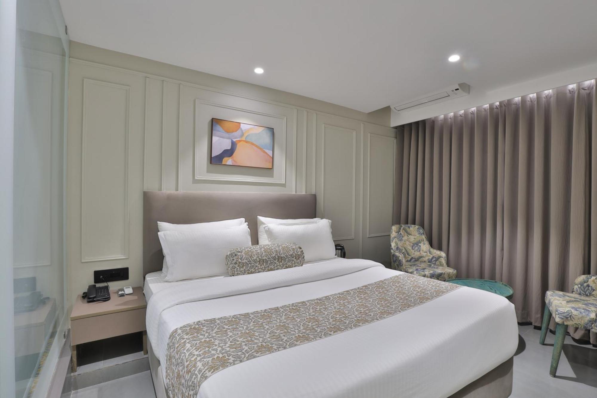 Hotel The Grand Suites Ahmedabad Esterno foto
