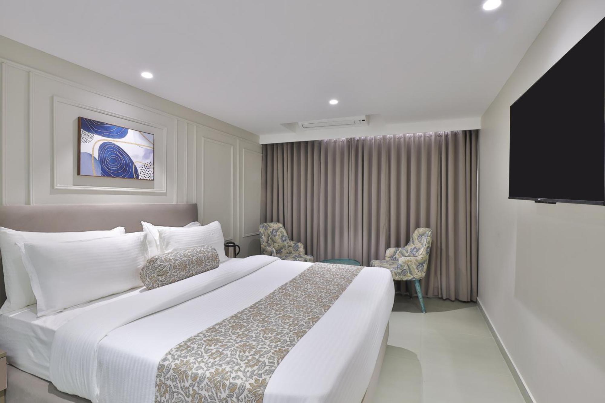 Hotel The Grand Suites Ahmedabad Esterno foto