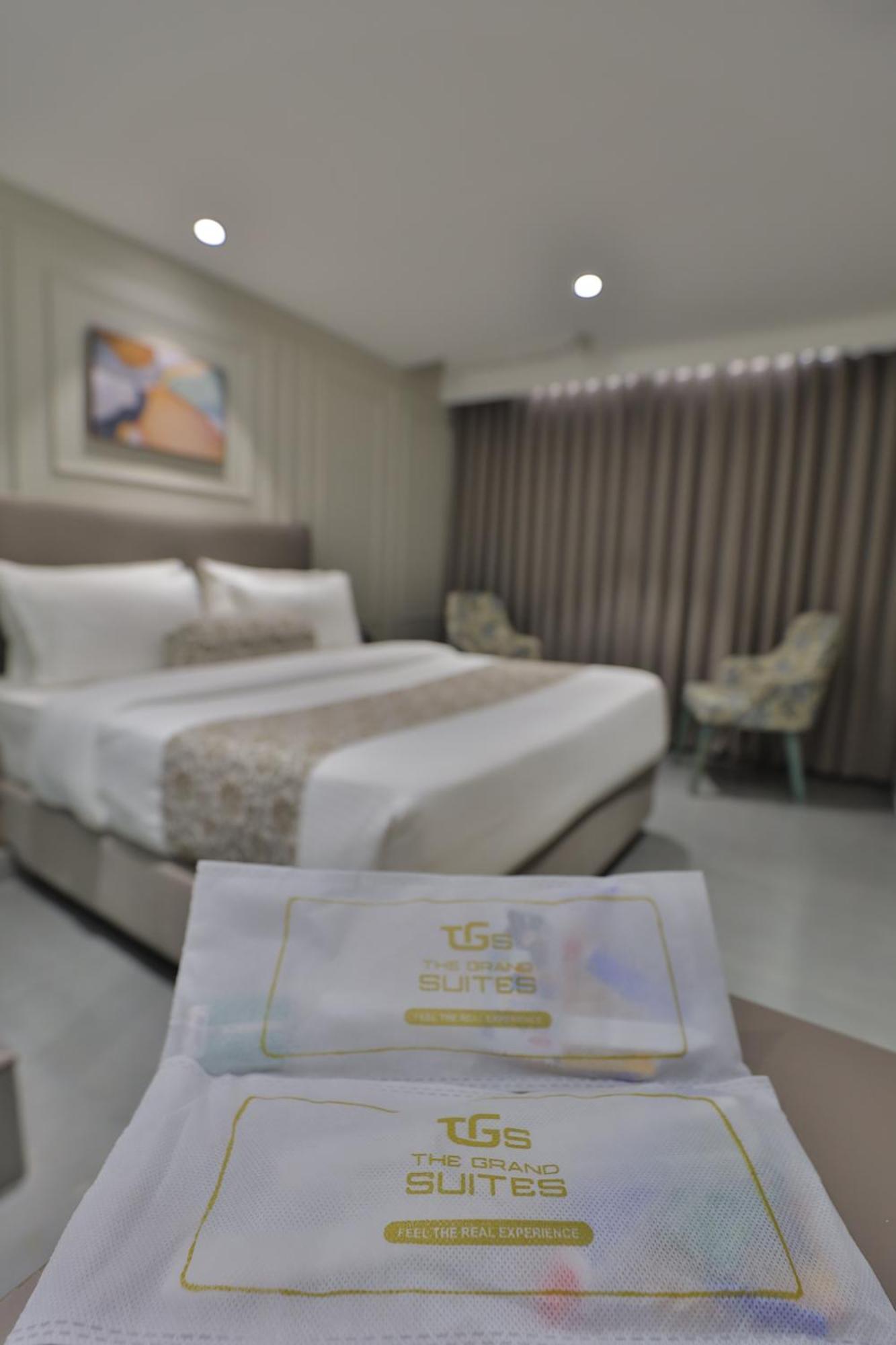 Hotel The Grand Suites Ahmedabad Esterno foto