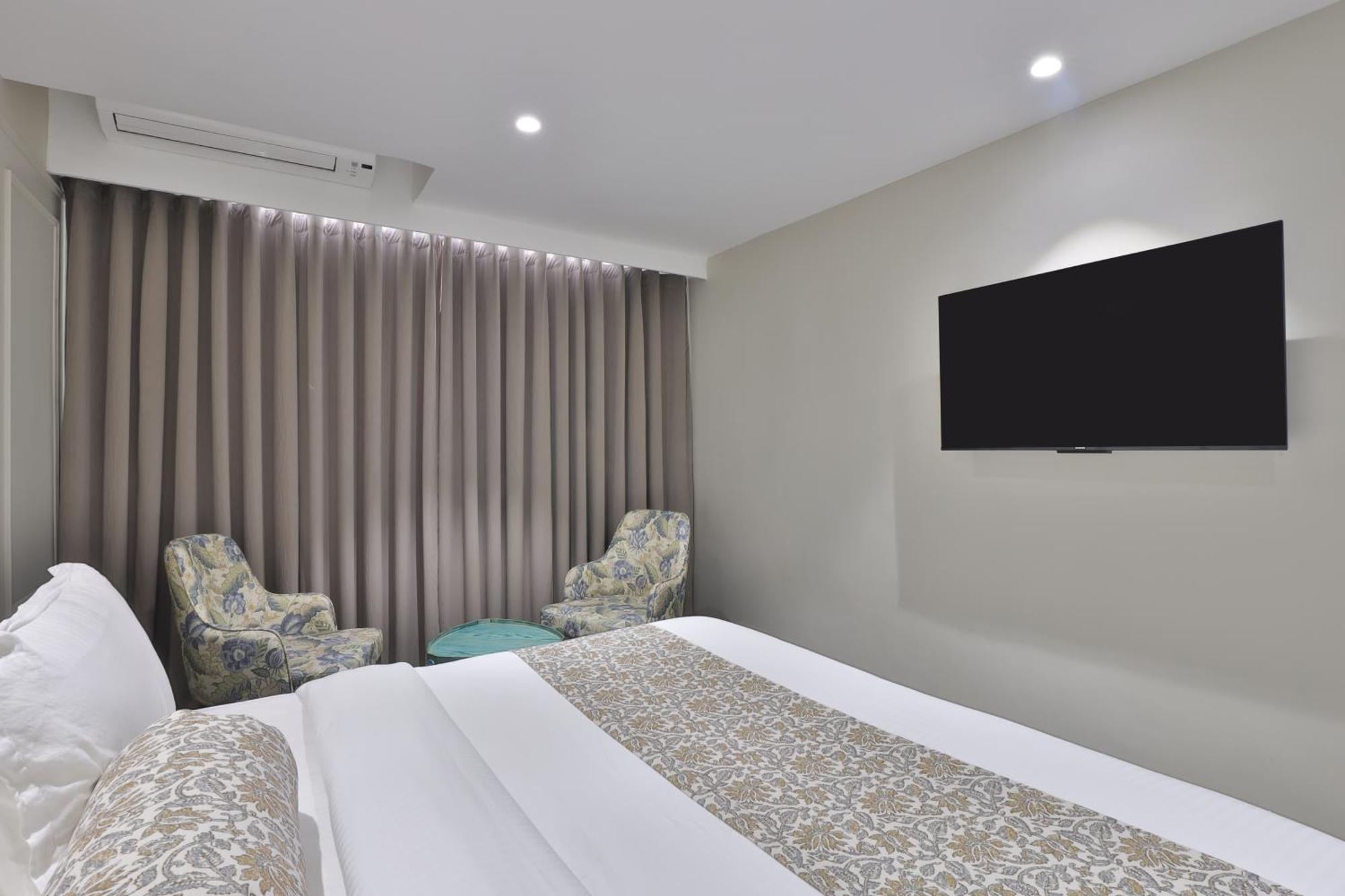 Hotel The Grand Suites Ahmedabad Esterno foto