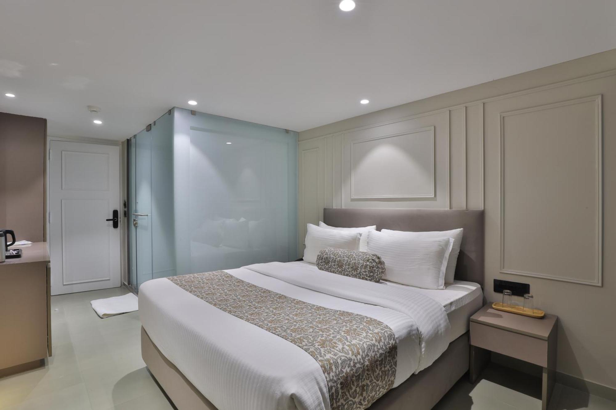 Hotel The Grand Suites Ahmedabad Esterno foto
