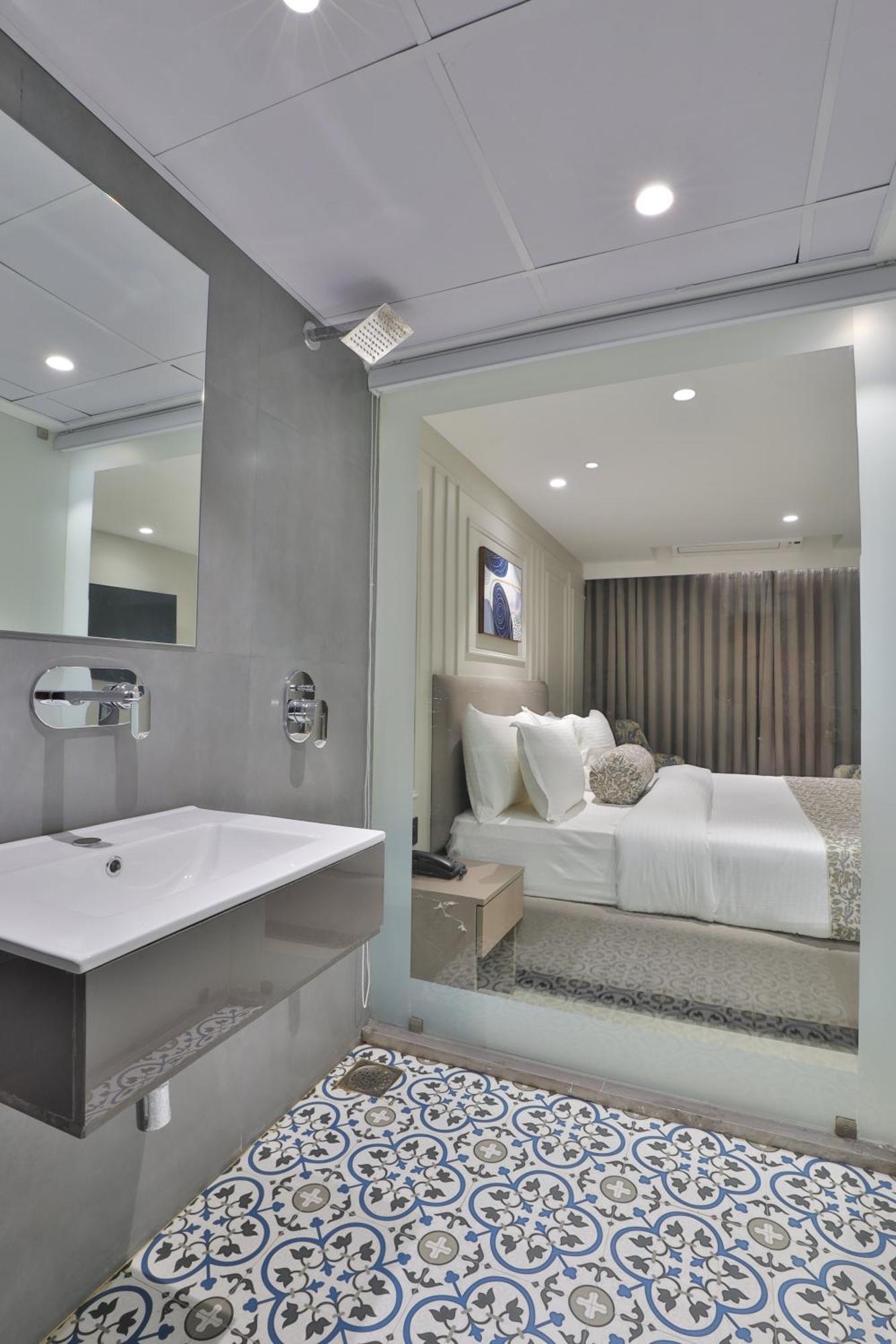 Hotel The Grand Suites Ahmedabad Esterno foto