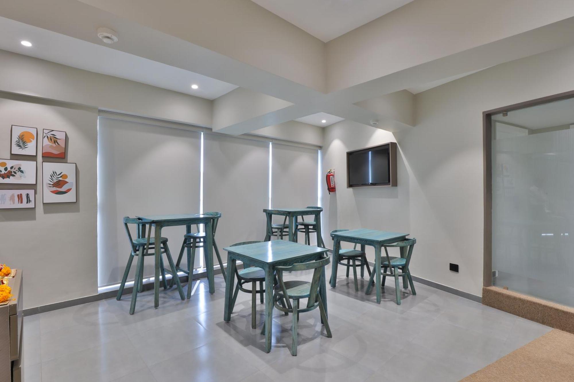 Hotel The Grand Suites Ahmedabad Esterno foto