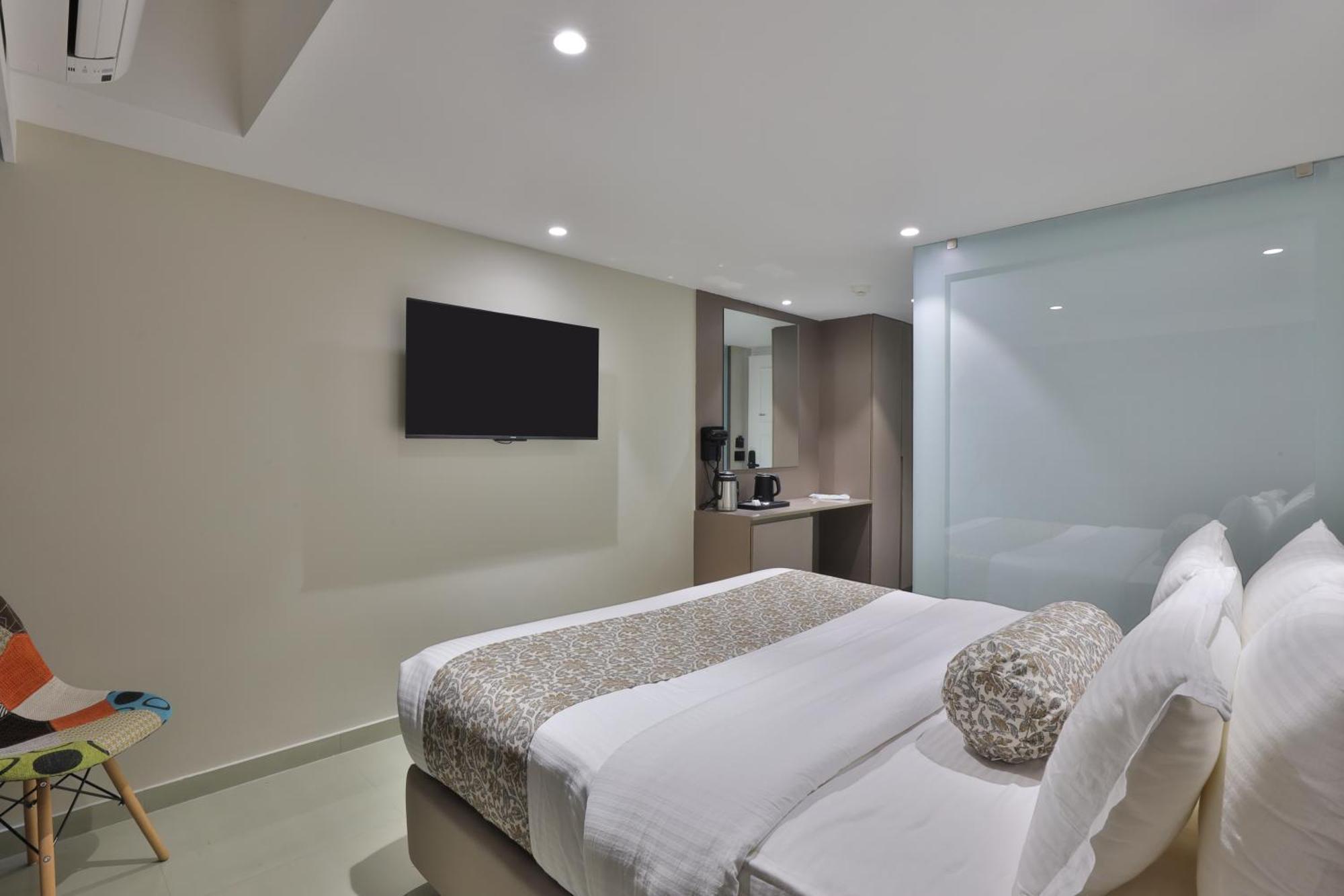 Hotel The Grand Suites Ahmedabad Esterno foto