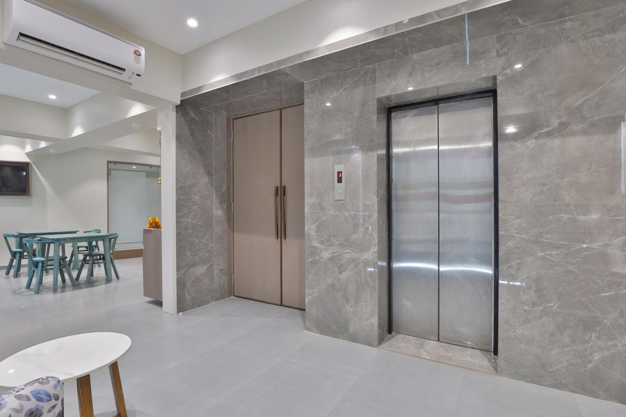 Hotel The Grand Suites Ahmedabad Esterno foto